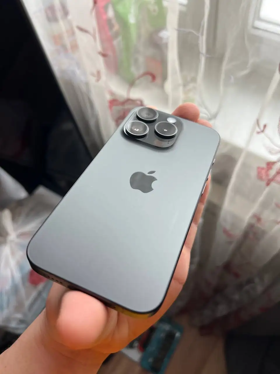 Продам iPhone 15 Pro Black Titanium в хорошем состоянии - Смартфоны (Электроника) в Барнаул