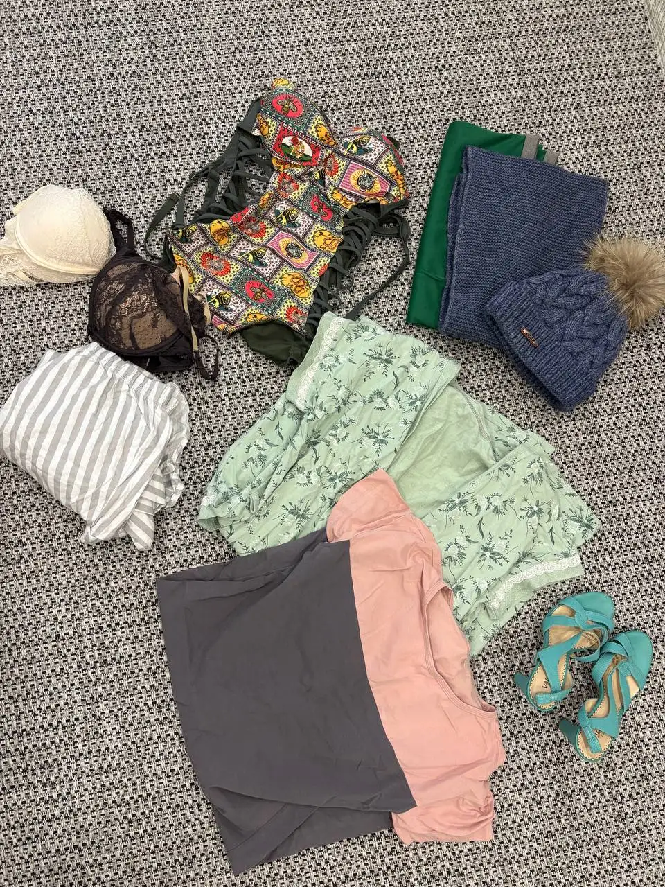 Продажа вещей для девушки размер 44 пакетом - Женская одежда (Одежда) в Барнаул