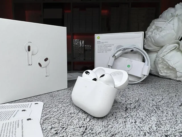 Наушники AirPods и часы AppleWatch в Барнауле - Наушники и умные часы в Барнаул