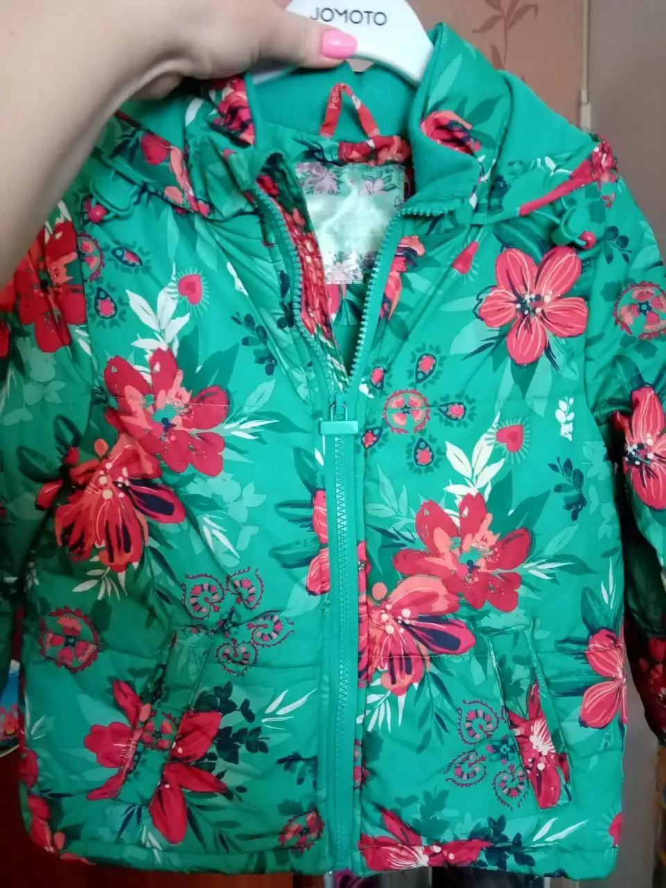 Продажа демисезонной курточки в нормальном состоянии - Верхняя одежда (Одежда) в Барнаул