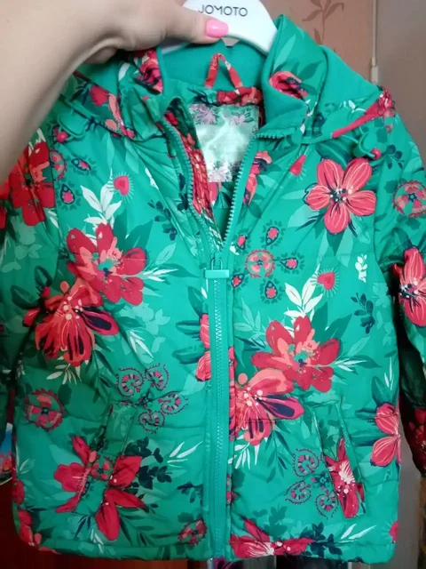 Продажа демисезонной курточки в нормальном состоянии - Сумки в Барнаул