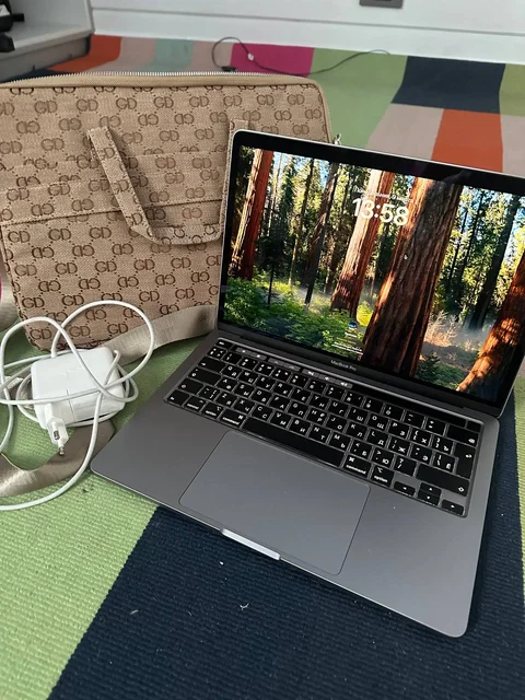 MacBook Pro 13 2020 года Intel Core i5 8/256 ГБ в Барнауле - Электроника в Барнаул