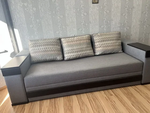 Диван и шкаф даром из-за переезда - Светильники и освещение в Барнаул