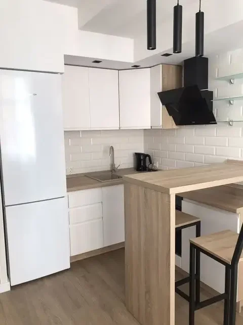 Сдается квартира-студия с ремонтом в центре - Сдам комнату в Барнаул