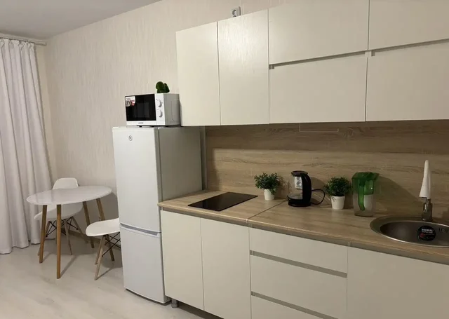 Студия в центре города с ремонтом и мебелью - Недвижимость в Барнаул