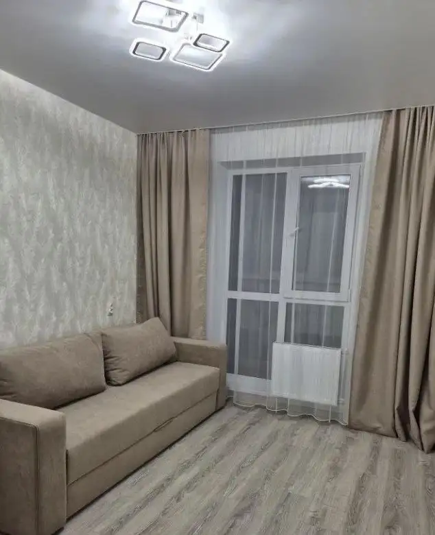 Сдается комната с лоджией в новом доме на Ядринцева 95 - Аренда комнат (Недвижимость) в Барнаул