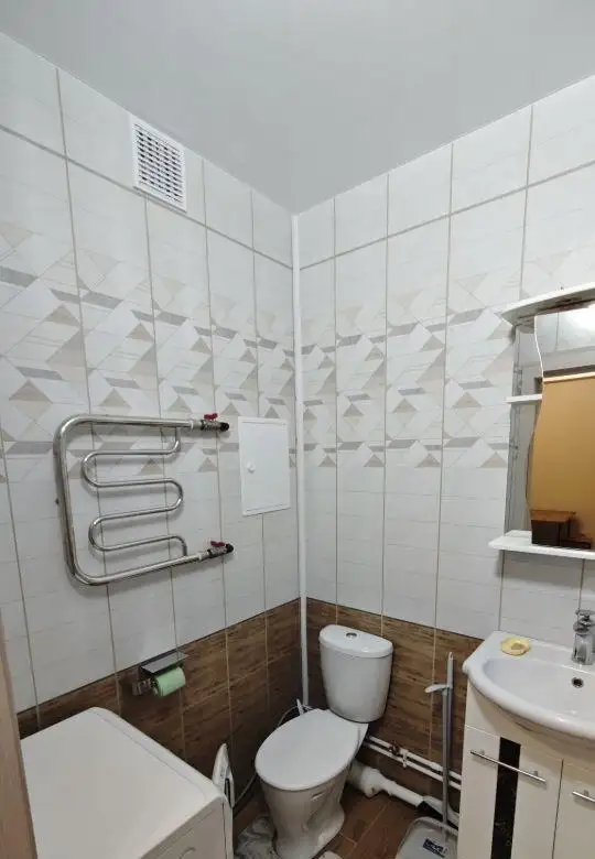 Сдается комната в аренду на ул. Малахова 44 - Аренда комнат (Недвижимость) в Барнаул