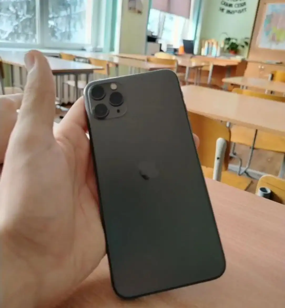 iPhone 11 Pro Max 256гб с аккумулятором 72% - Смартфоны (Электроника) в Барнаул