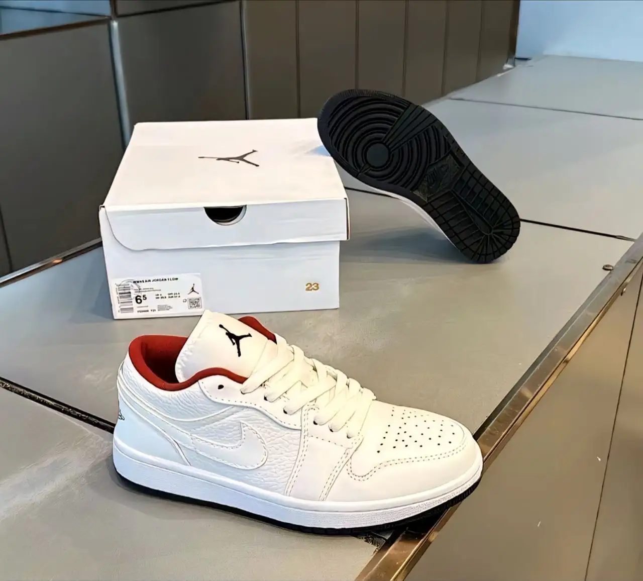 Nike Air Jordan 1 размер 43 - Обувь (Одежда) в Барнаул