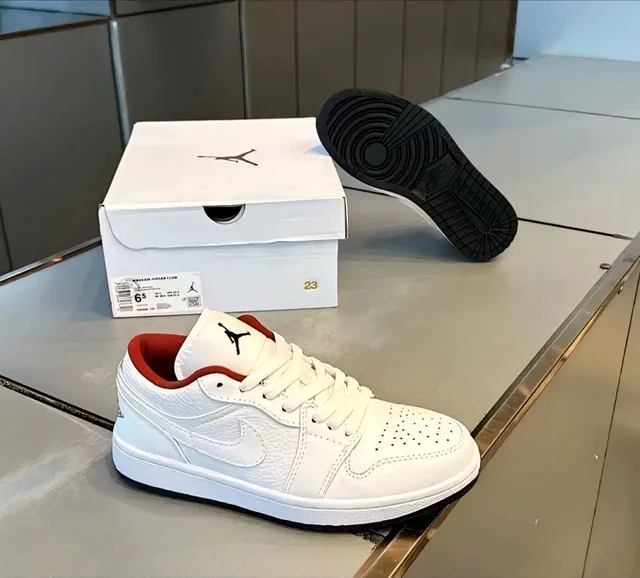 Nike Air Jordan 1 размер 43 - Купальники в Барнаул