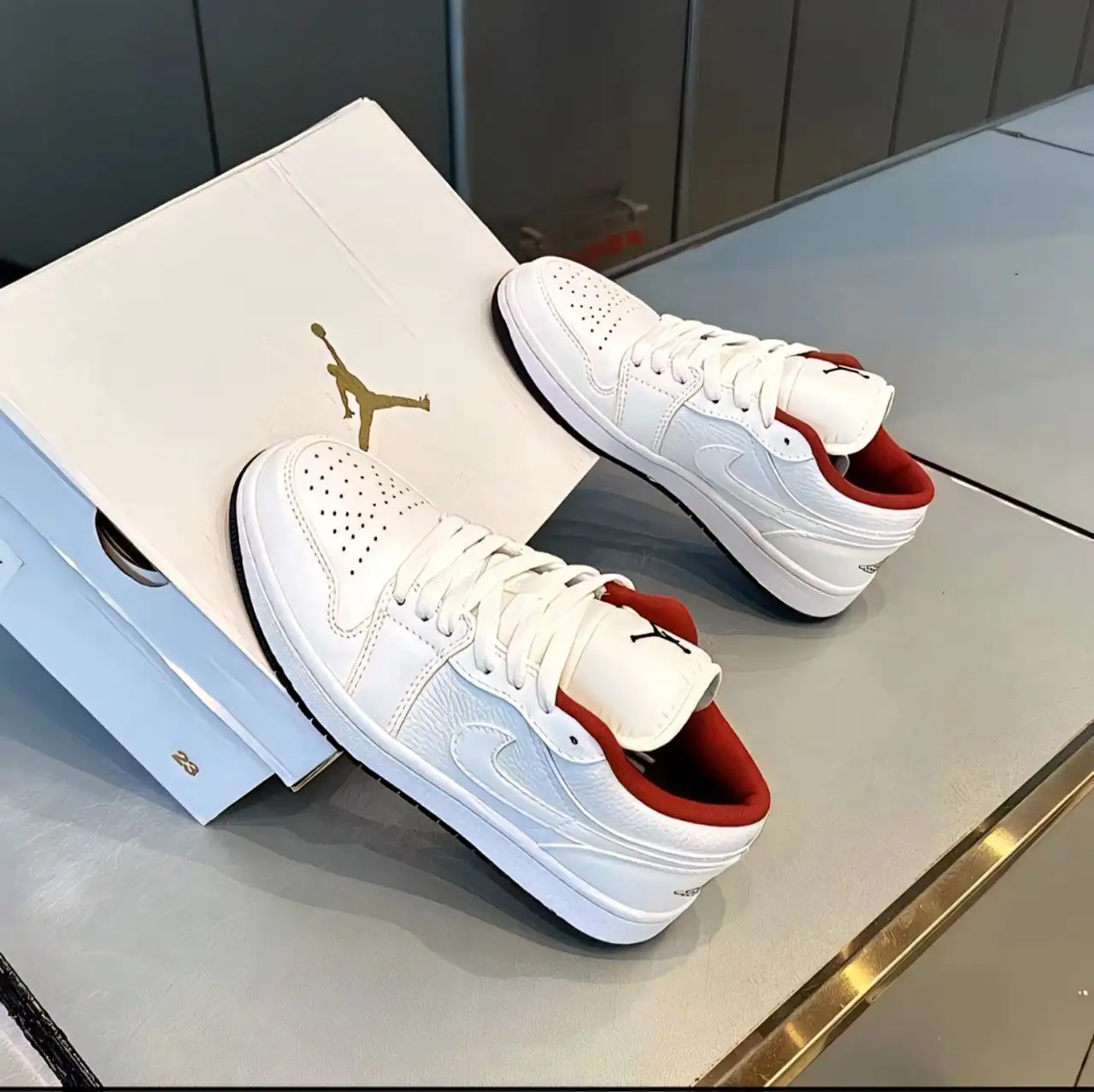 Nike Air Jordan 1 размер 43 - Обувь (Одежда) в Барнаул