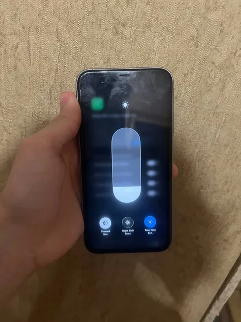 iPhone в хорошем состоянии с Face ID - Игровые приставки в Барнаул