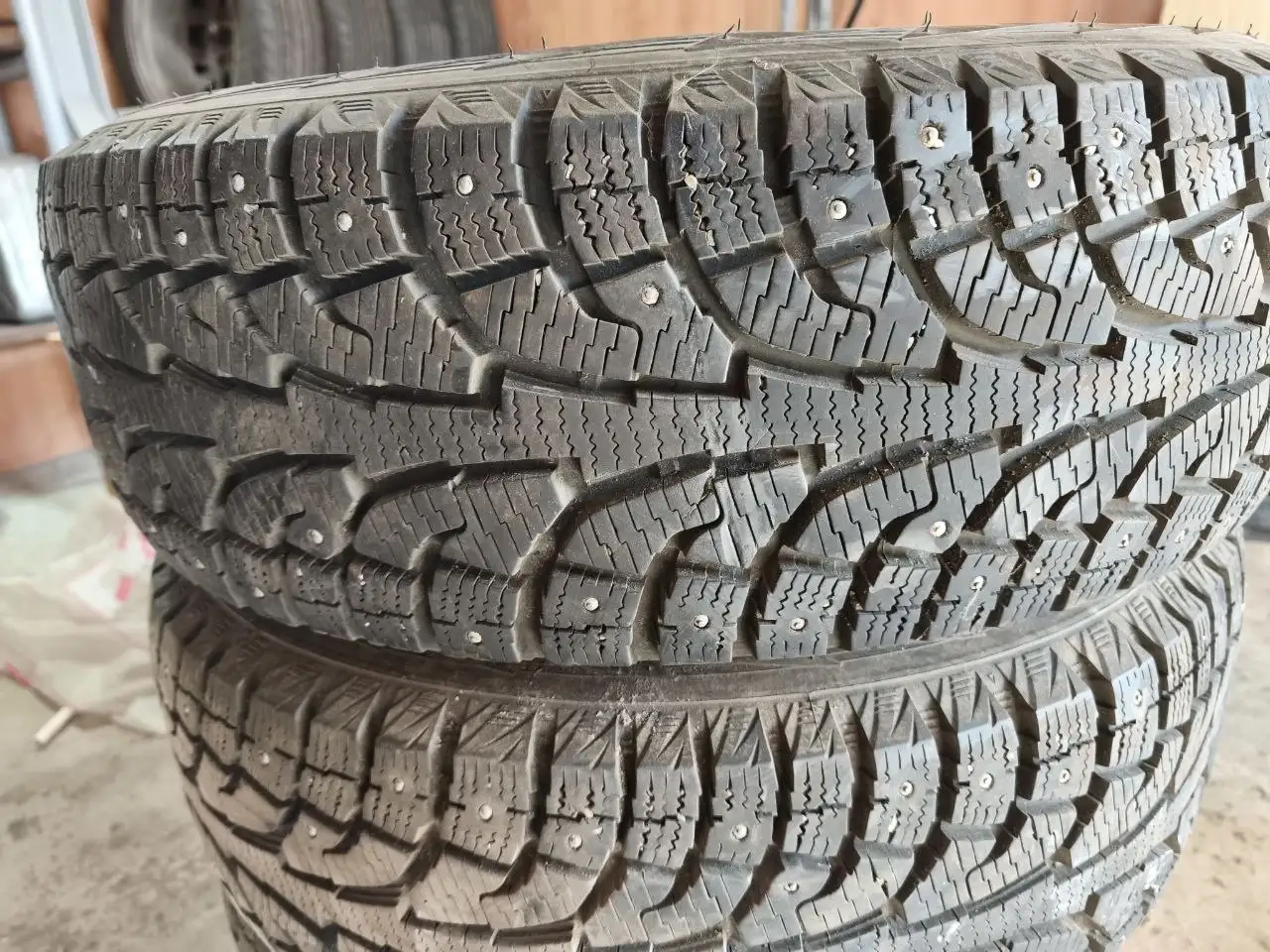 Продажа зимних шин Hankool Pike RW11 215/65 R16 98T - Шины и диски (Авто) в Барнаул
