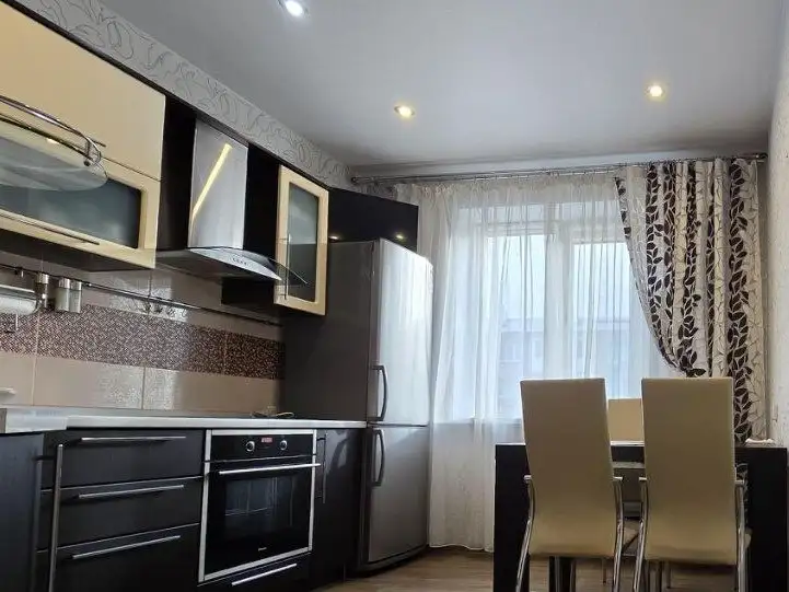 Сдам комнату в центре, ул. Партизанская 144 - Аренда комнат (Недвижимость) в Барнаул