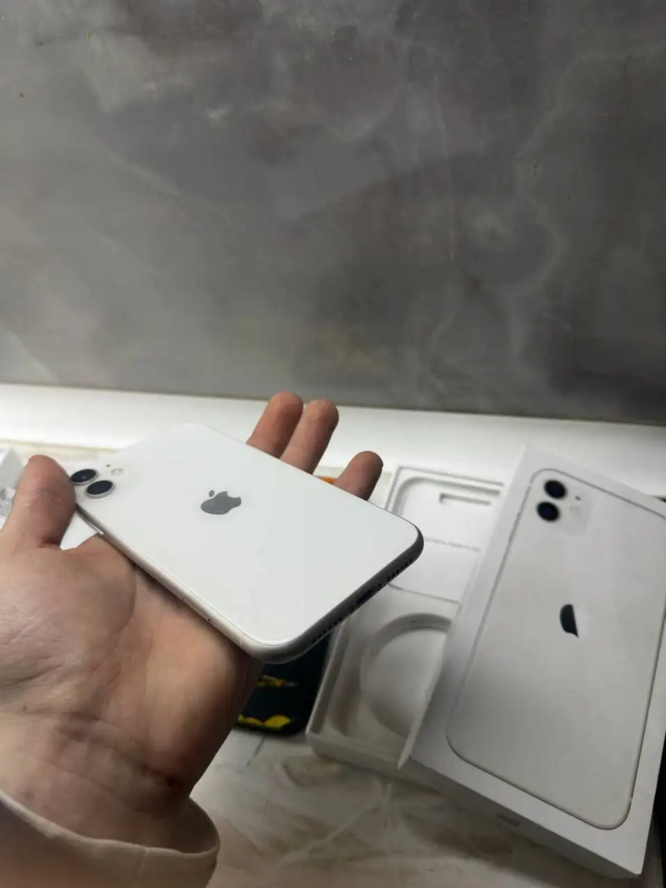 iPhone 11 White 128GB б/у - Смартфоны и гаджеты (Электроника) в Барнаул