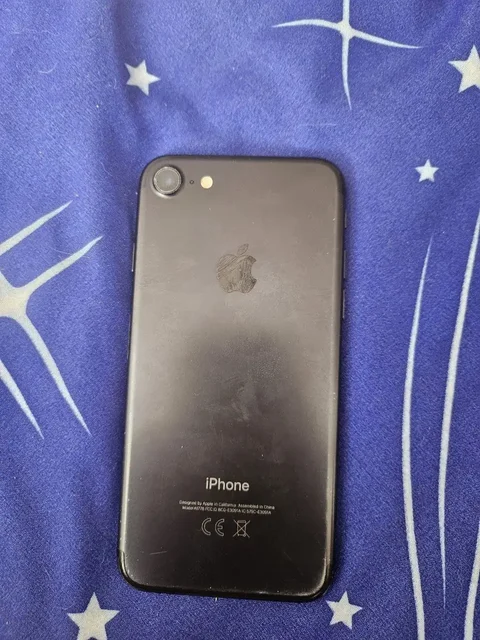 iPhone 7 32 ГБ, черный - Устройства в Барнаул
