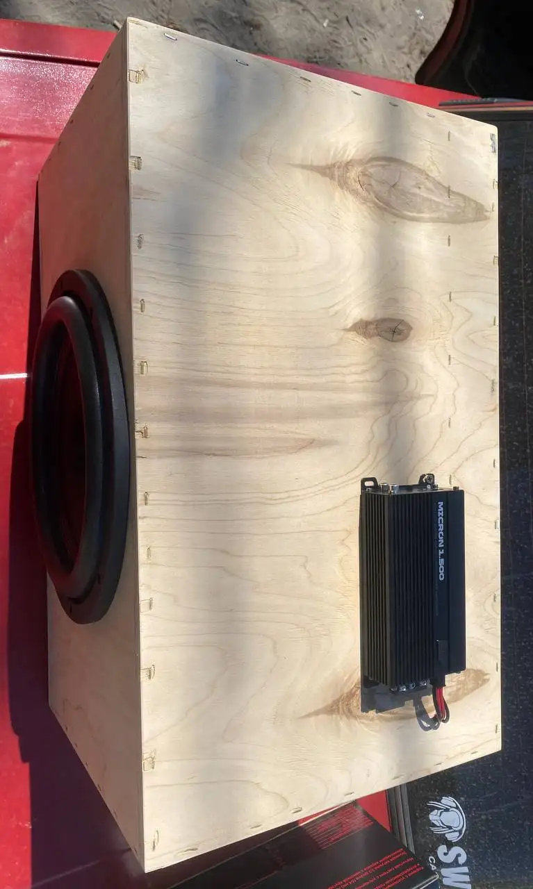 Продам готовый сабвуфер с усилителем и сабом - Автозвук (Авто) в Барнаул