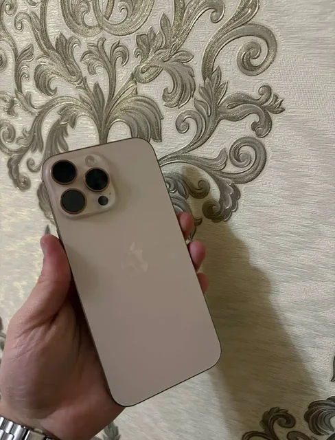 Новый iPhone 16 Pro Max 256GB в отличном состоянии - Блоки питания в Барнаул