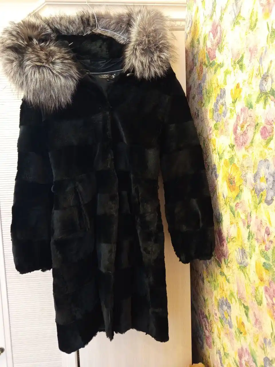 Элегантная стриженная норковая шуба с капюшоном Esocco