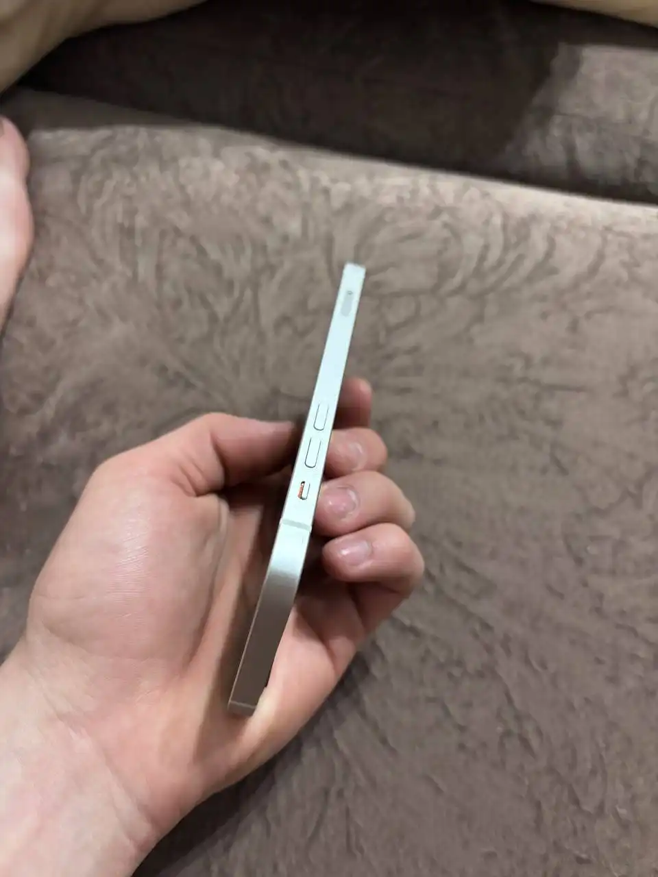 Продам телефон с замененным экраном