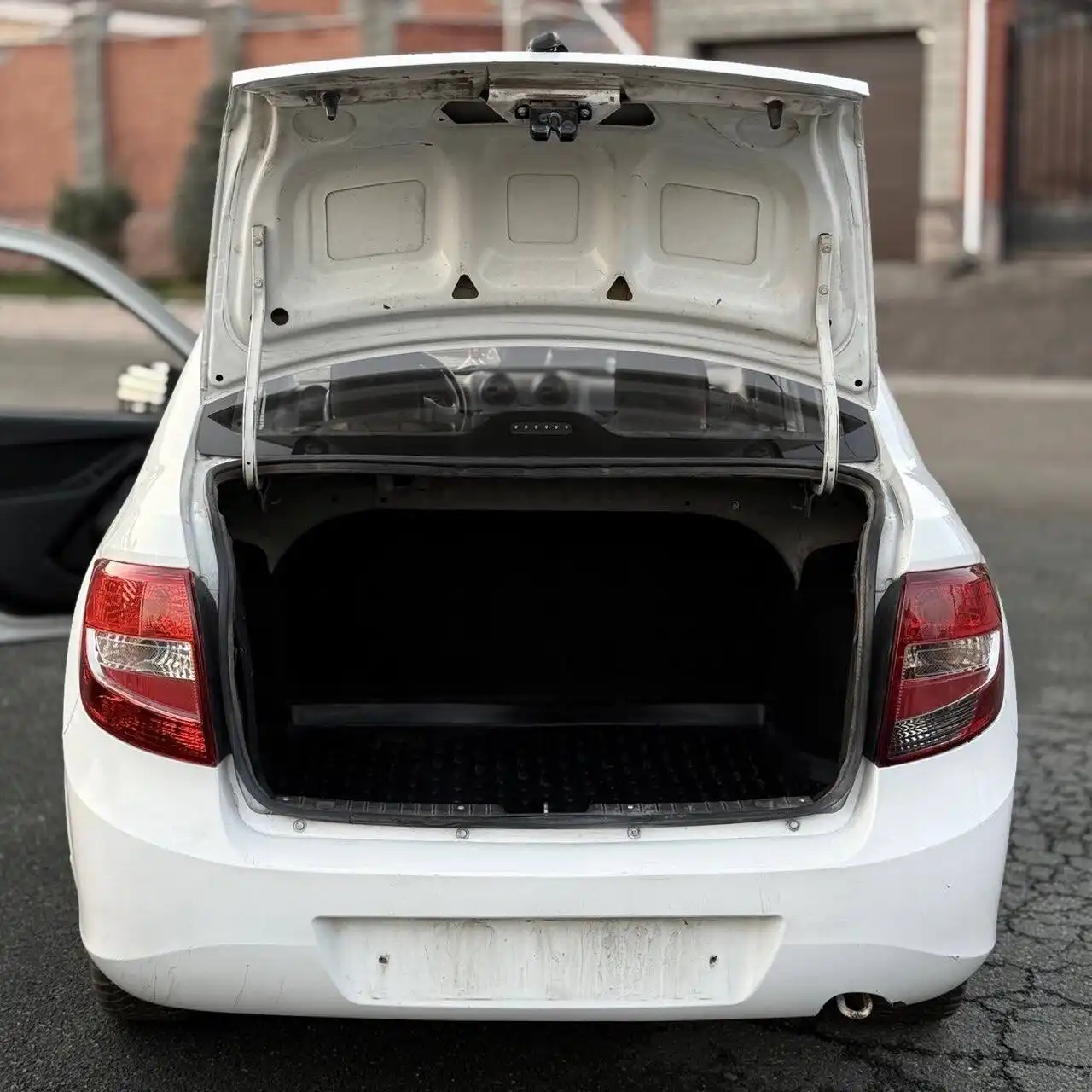 Продажа Лада Гранта 2013 года