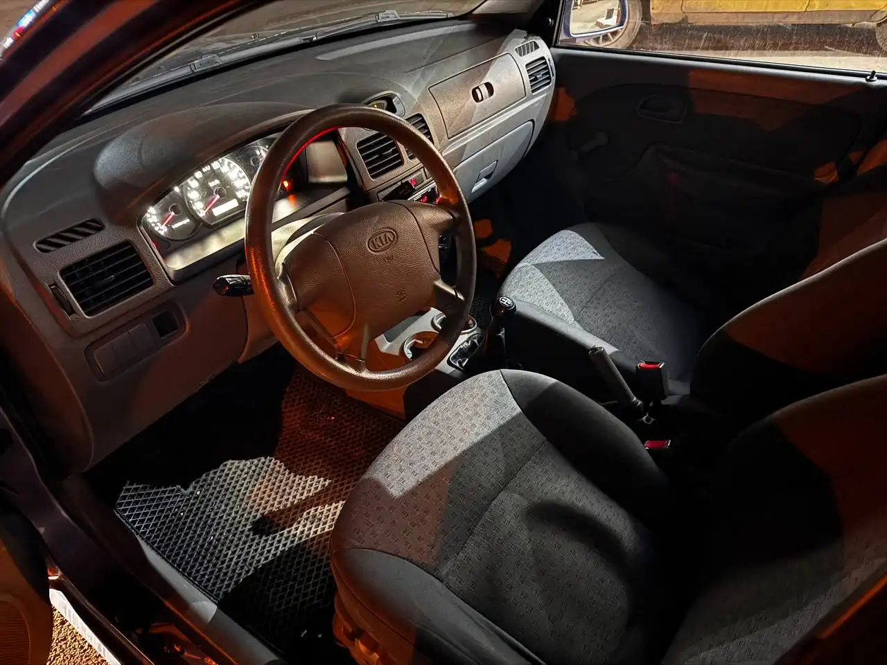 KIA RIO 2005 года