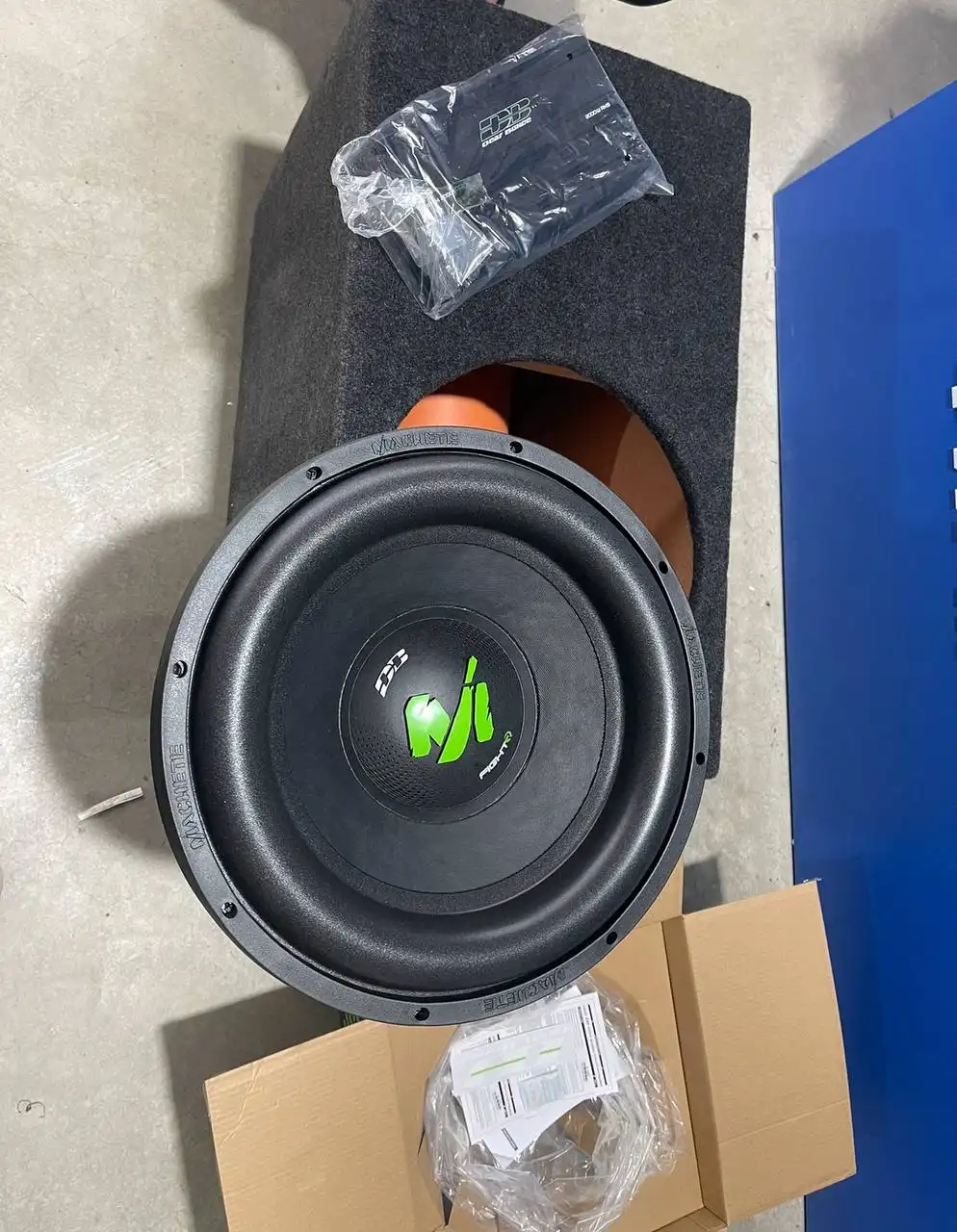 Продажа сабвуферов DEAF BONCE FIGHT R 15 и усилителя ATOM PRO 2000.1 с коробом