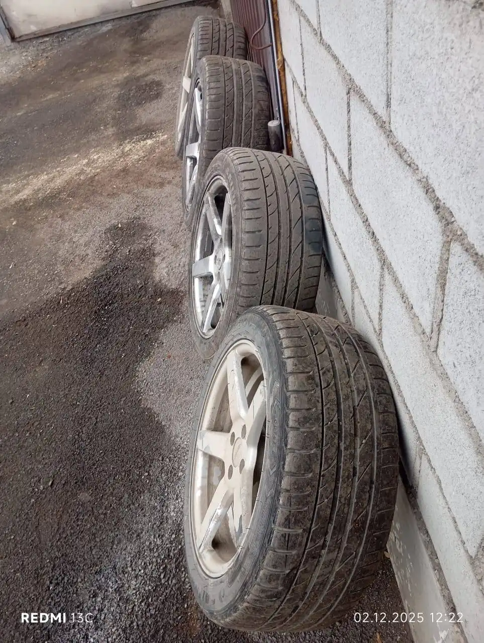 Шины R17 лето, обмен на R15 4x100 зима - Шины и диски (Запчасти) в Магнитогорск