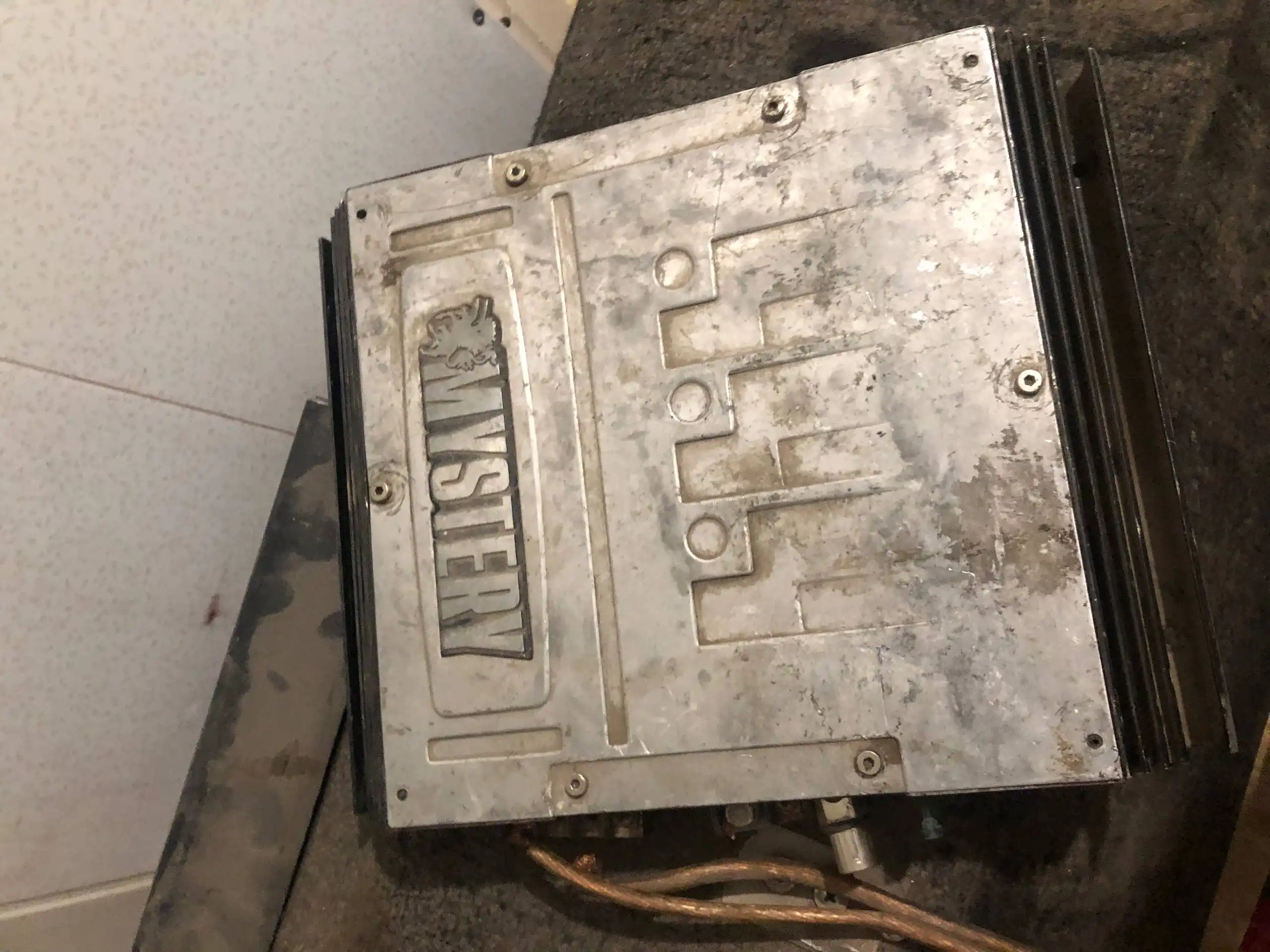 Продам сабвуфер и два усилителя - Аудиотехника (Электроника) в Магнитогорск