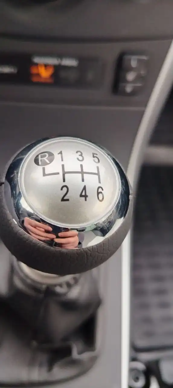 Продажа Toyota Corolla 2013 и Mitsubishi Outlander 2017 - Продажа (Авто) в Магнитогорск