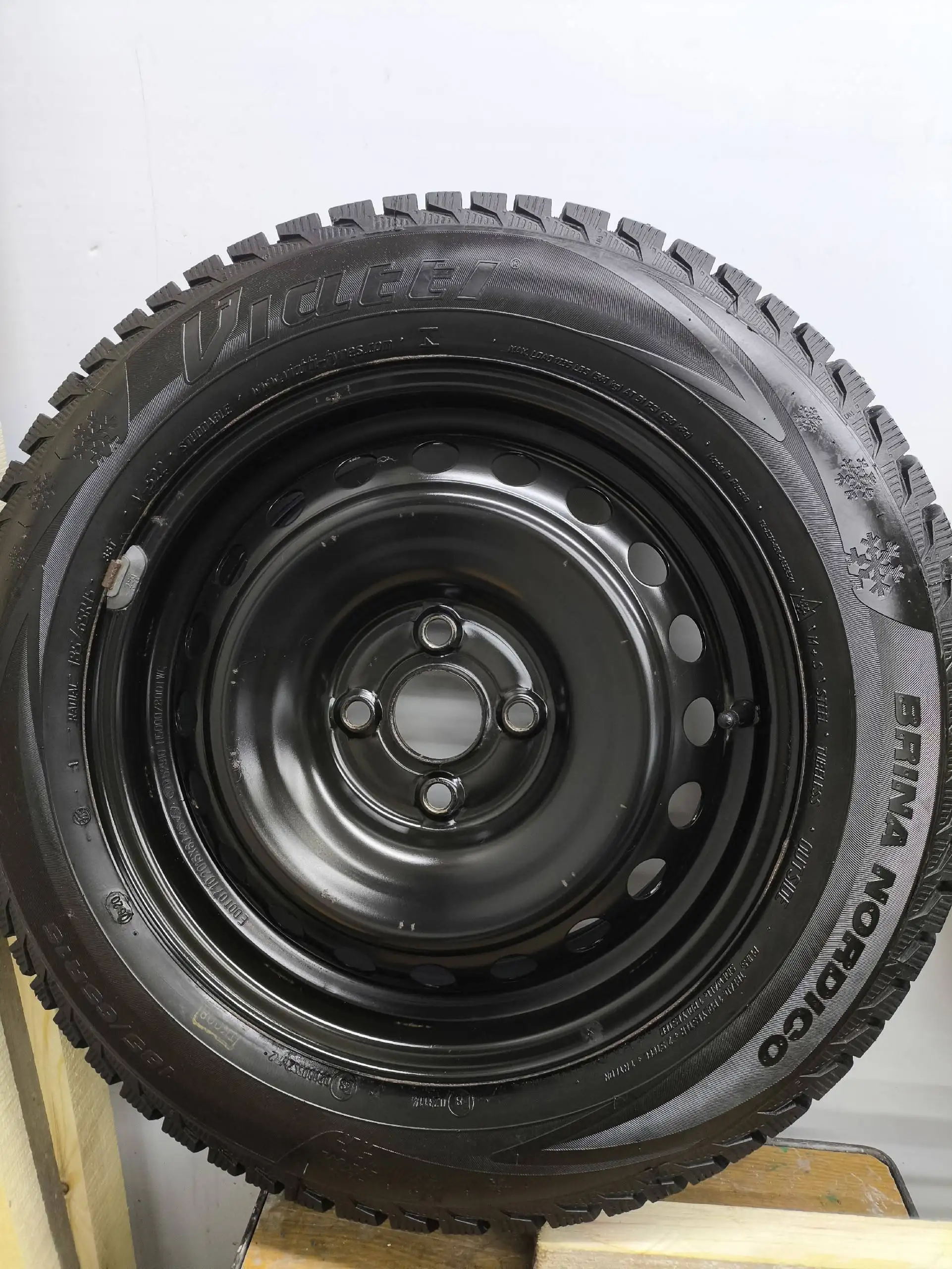 Продам комплект колес 185/65 R15 оригинал Kia Rio/Solaris - Запчасти (Авто) в Магнитогорск