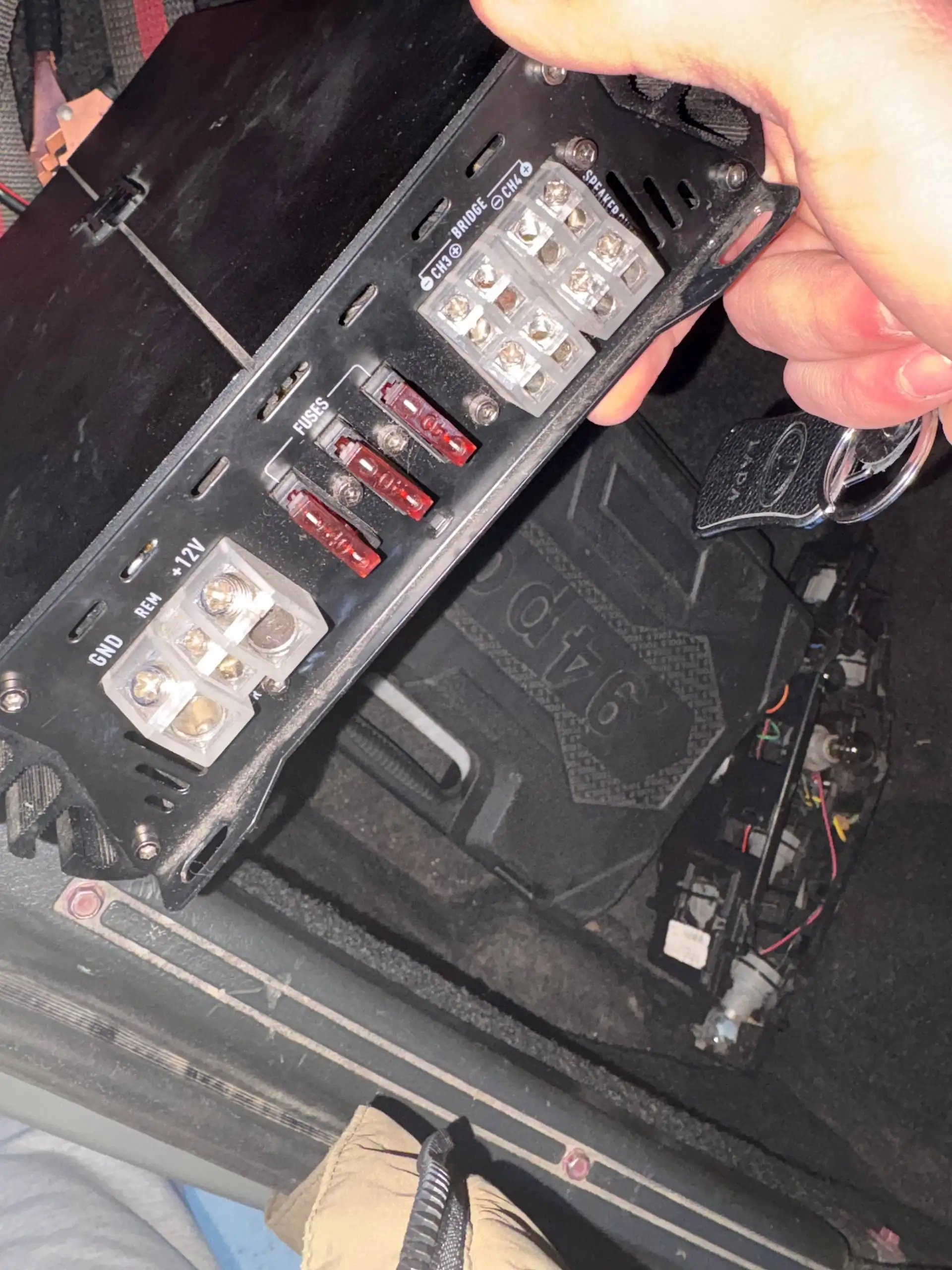 Продам усилитель амп 4.190 на запчасти или под восстановление - Запчасти (Авто) в Магнитогорск