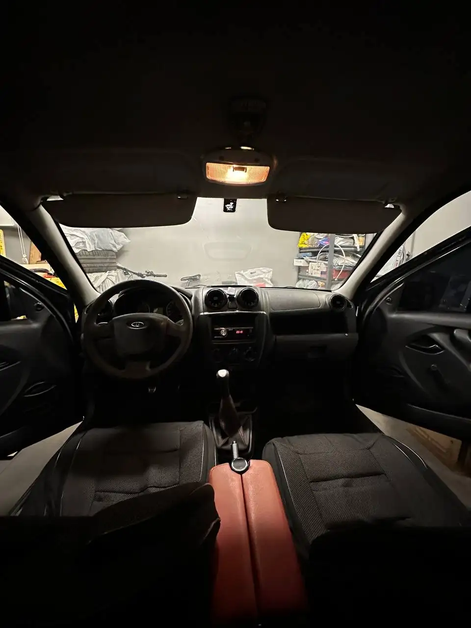 Автомобиль 2013 года в хорошем состоянии с тюнингом салона - Авто в Магнитогорск