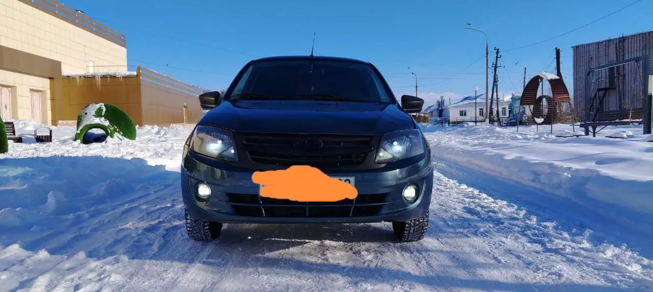 Продажа автомобилей Гранта 2015 и Королла 2013 - Легковые автомобили (Авто) в Магнитогорск