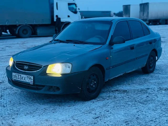 Hyundai Accent с мелкими дефектами - Легковые автомобили в Магнитогорск