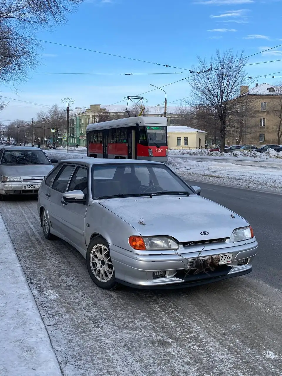 Продам автомобиль с треснувшим стеклом - Авто в Магнитогорск