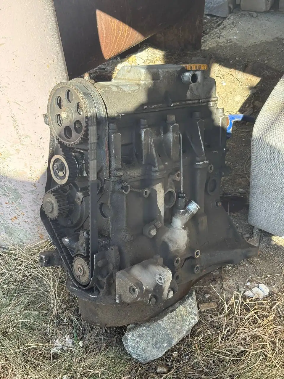 Двигатель 99 в разбор - Двигатель (Запчасти) в Магнитогорск