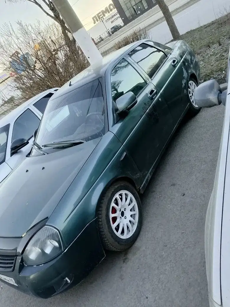Продам Ладу Приору 2011 года с литыми дисками - Легковые автомобили (Авто) в Магнитогорск