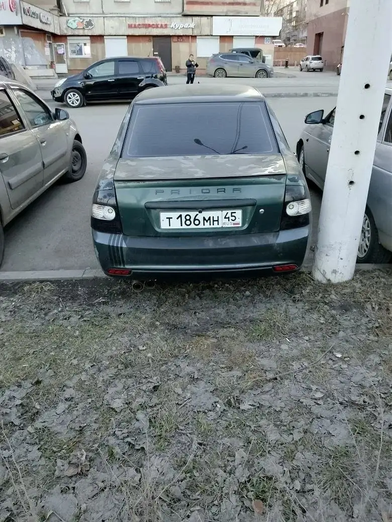 Продам Ладу Приору 2011 года с литыми дисками - Легковые автомобили (Авто) в Магнитогорск