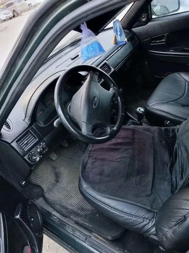 Продам Ладу Приору 2011 года с литыми дисками - Легковые автомобили (Авто) в Магнитогорск