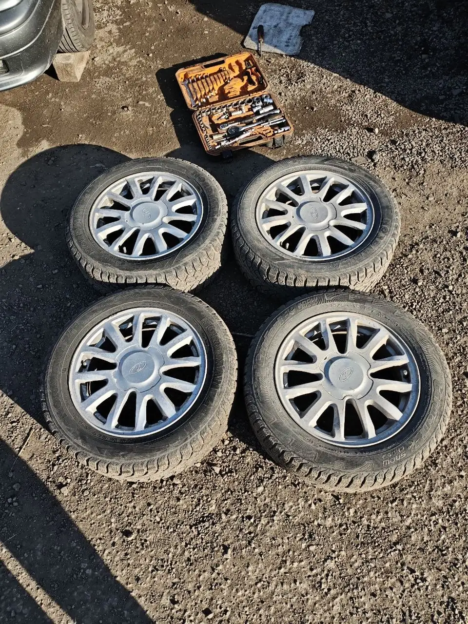 Продам зимние шины 195/60/15 - Шины и диски (Авто) в Магнитогорск