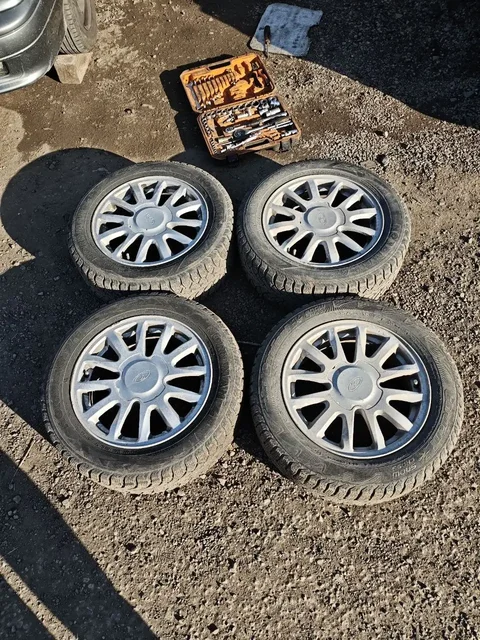 Продам зимние шины 195/60/15 - Аудиооборудование в Магнитогорск