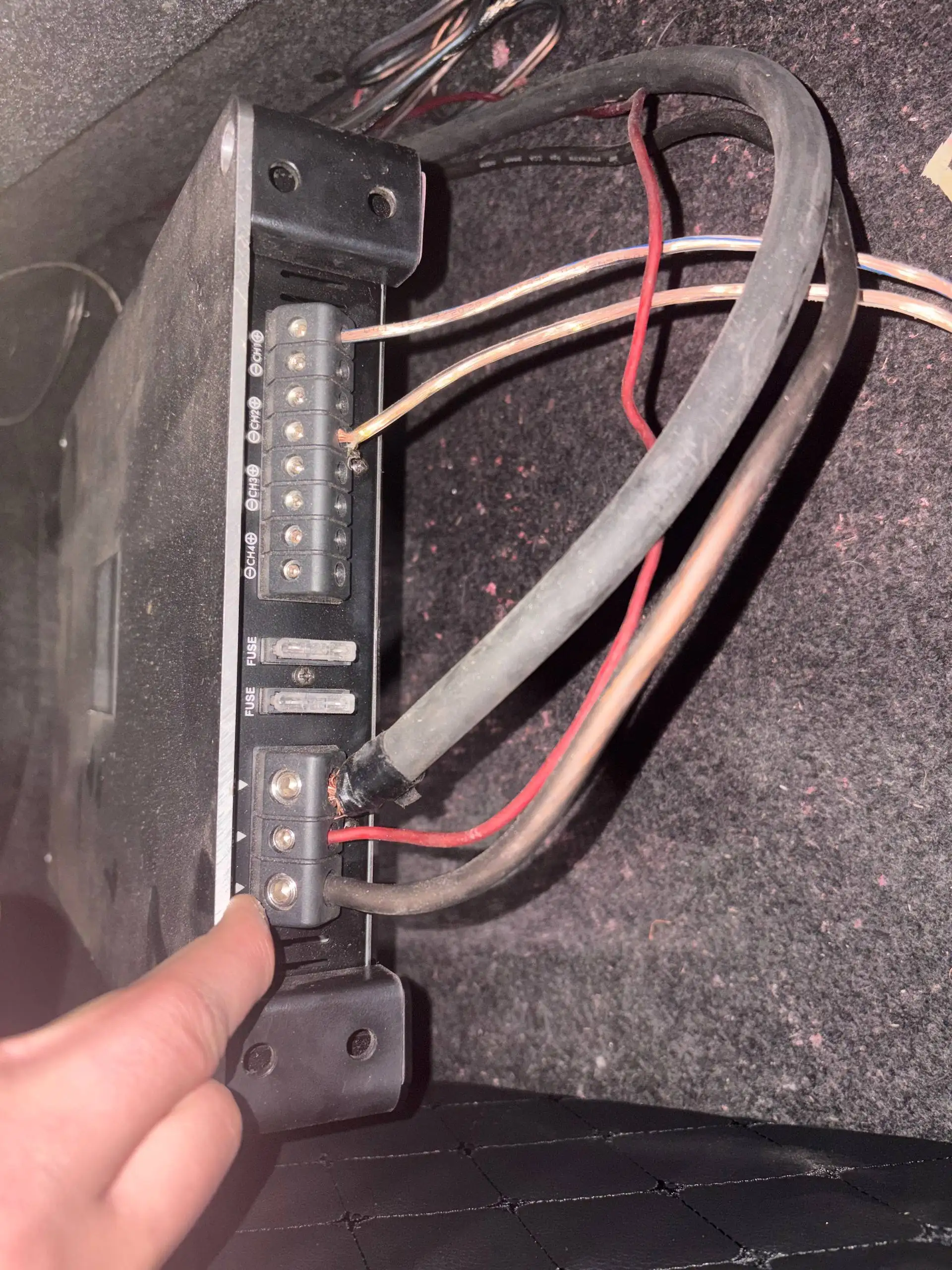 Продам усилитель для авто - Аудиооборудование (Авто) в Магнитогорск