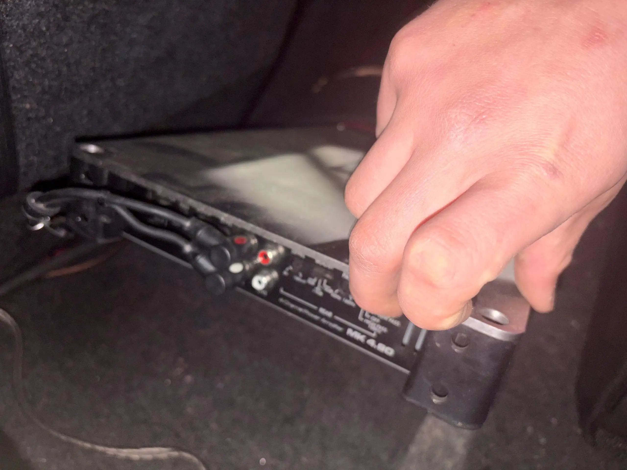 Продам усилитель для авто - Аудиооборудование (Авто) в Магнитогорск