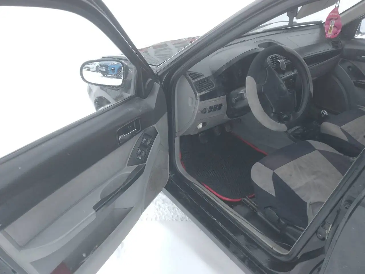 Продам автомобиль 2007 года с кондиционером, доводчиками стекол и двумя подушками безопасности - Легковые автомобили (Авто) в Магнитогорск