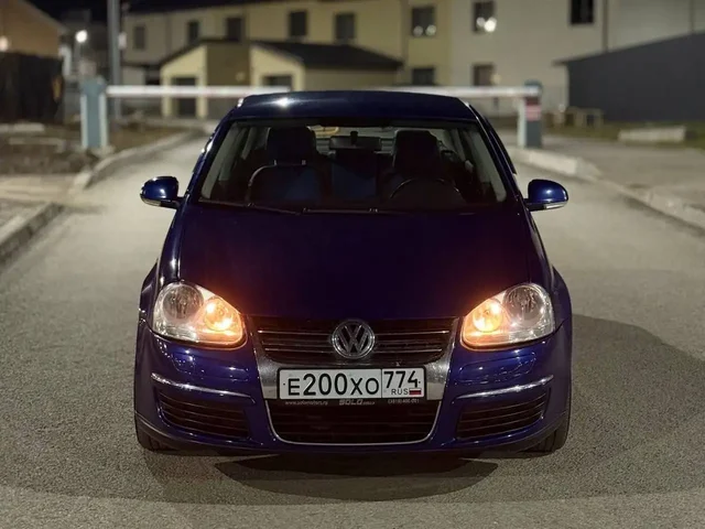 Volkswagen Jetta 2006 1.6 Механика - Мотоциклы и мототехника в Магнитогорск