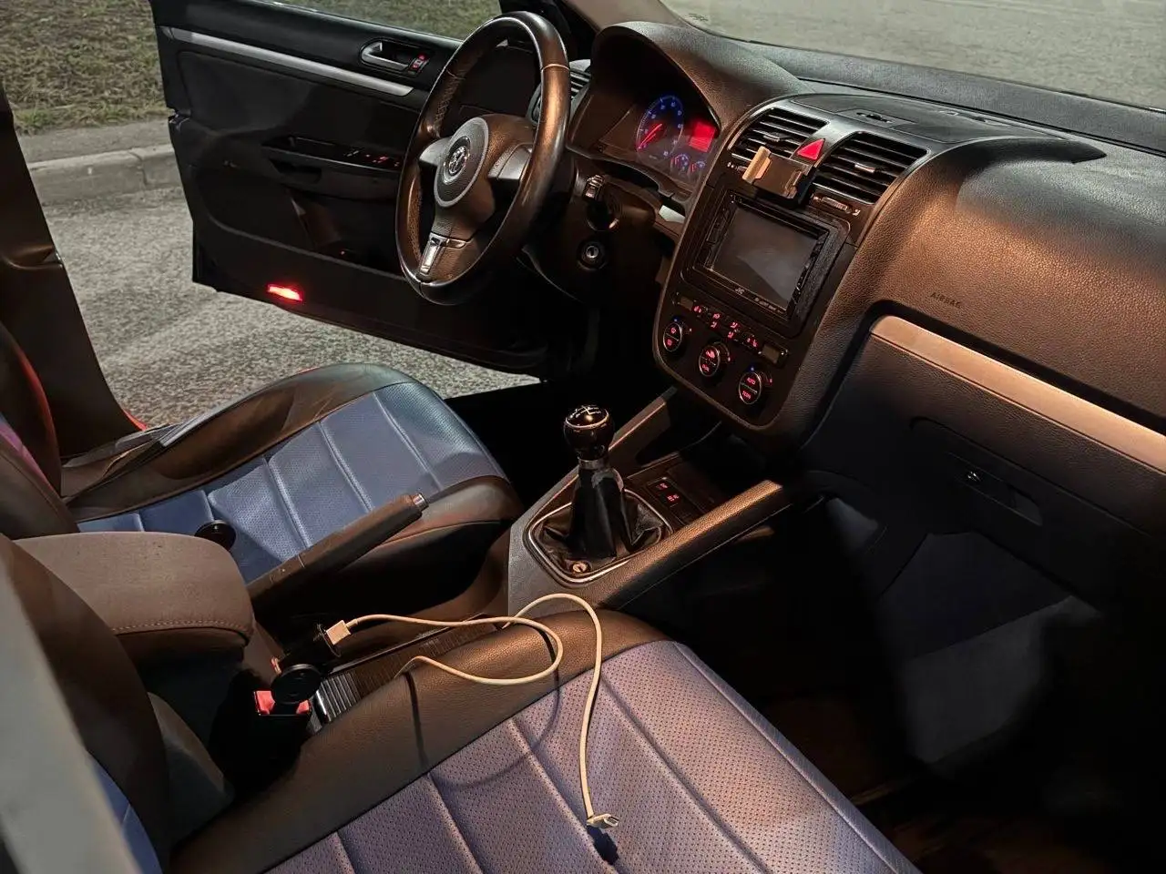 Volkswagen Jetta 2006 1.6 Механика - Легковые автомобили (Авто) в Магнитогорск