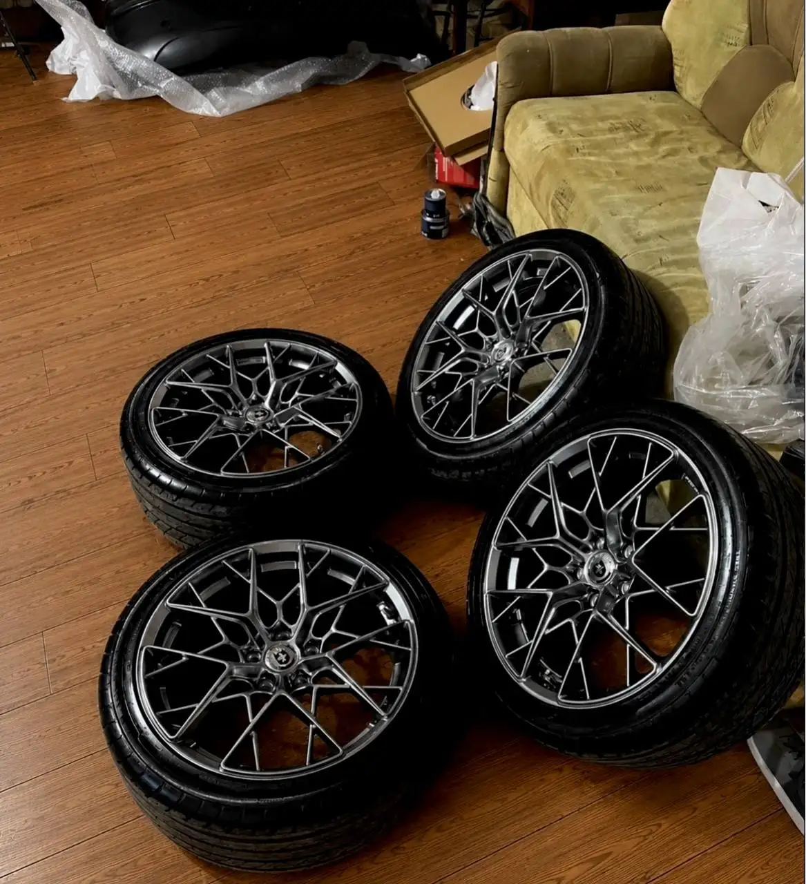 Продам комплект колес HRE R18 с летней резиной Ovation - Автомобильные шины и диски (Запчасти) в Магнитогорск