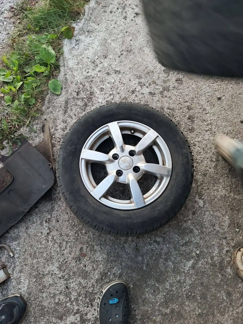 Продаю литые диски R13 на зимней резине Michelin - Колёса и шины (Авто) в Магнитогорск