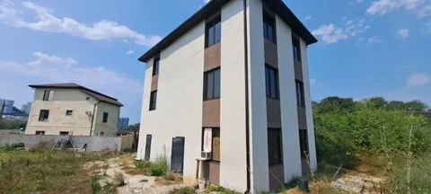 Продается 3-этажный дом в Хостинском районе Сочи - Апартаменты в Сочи